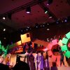 KAOX Wellpappmöbel im Theater Vorstellung 2 Bühnenbild aus Wellpappe mit Kinderchor in Leipzig Gewandhaus