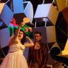 KAOX Wellpappmöbel im Theater Vorstellung 3 Wellpappregale als Bühnendeko im Theater
